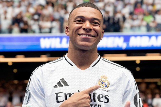 Kylian Mbappe saat diperkenalkan sebagai pemain baru Real Madrid, Selasa (16/7/2024) (c) Real Madrid CF
